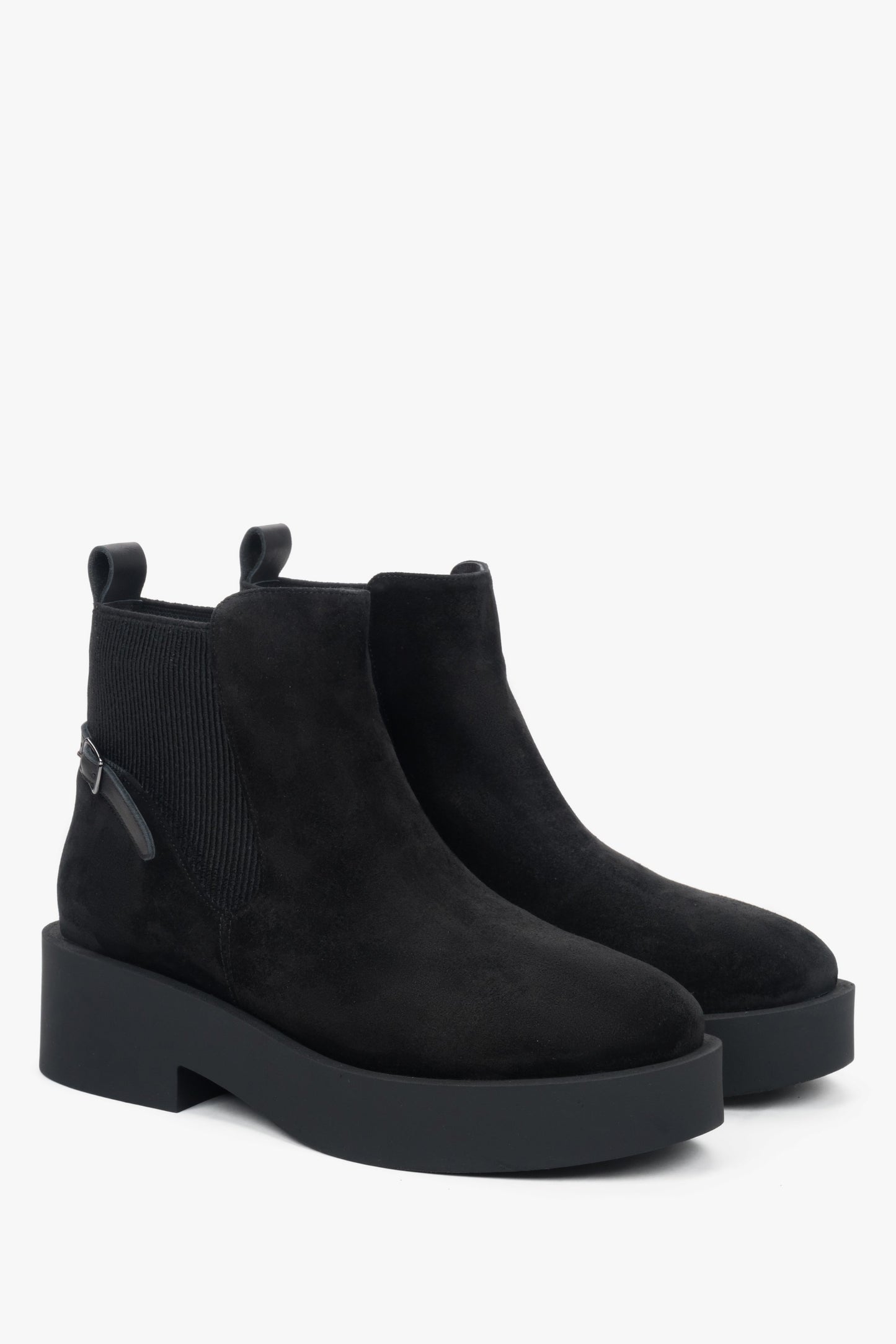 Schwarze Damen-Plateau-Chelsea-Boots aus hochwertigem italienischem Velours.