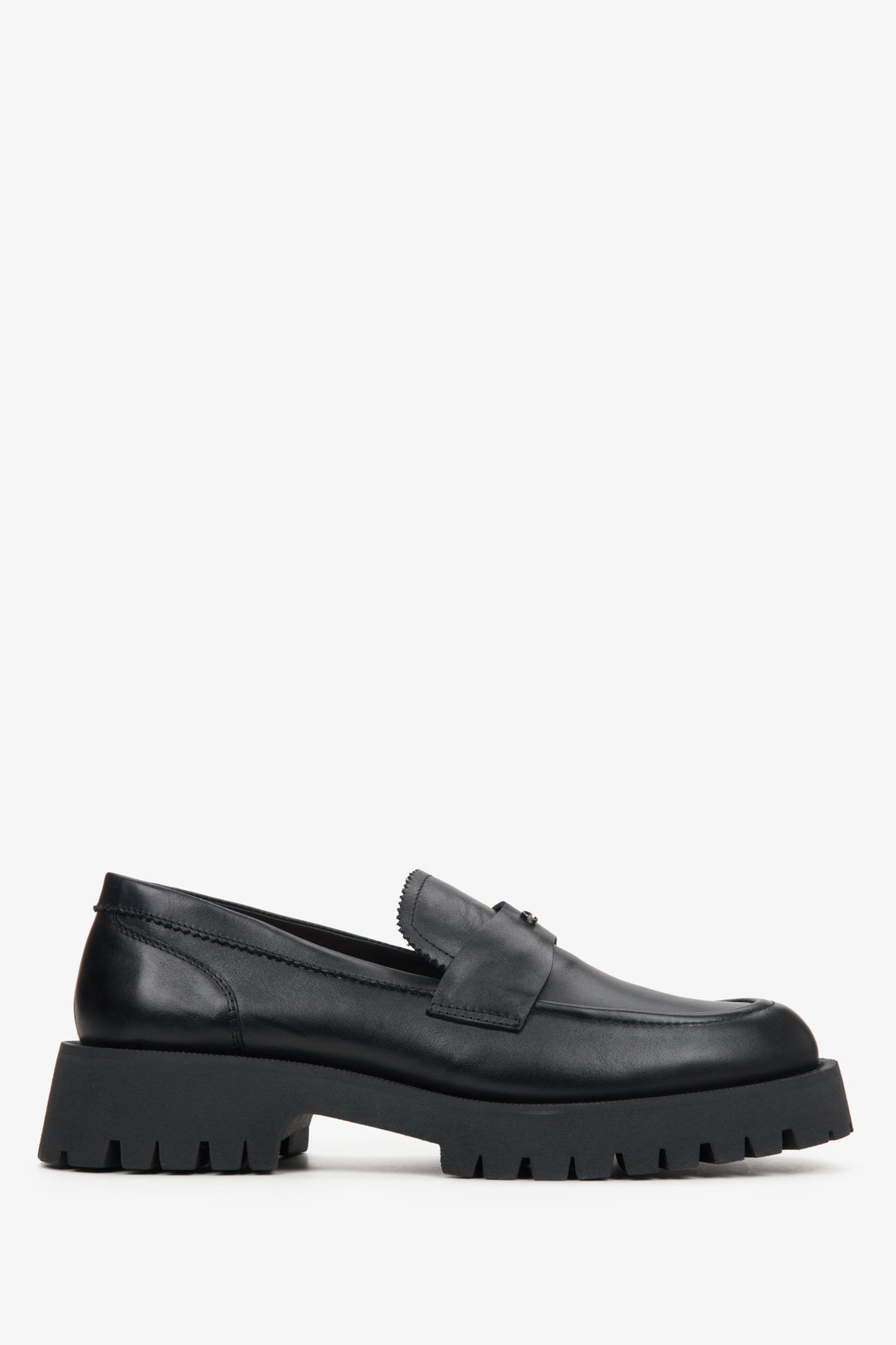 Schwarze Loafer aus italienischem Leder mit markanter Plateausohle Estro ER00114647.