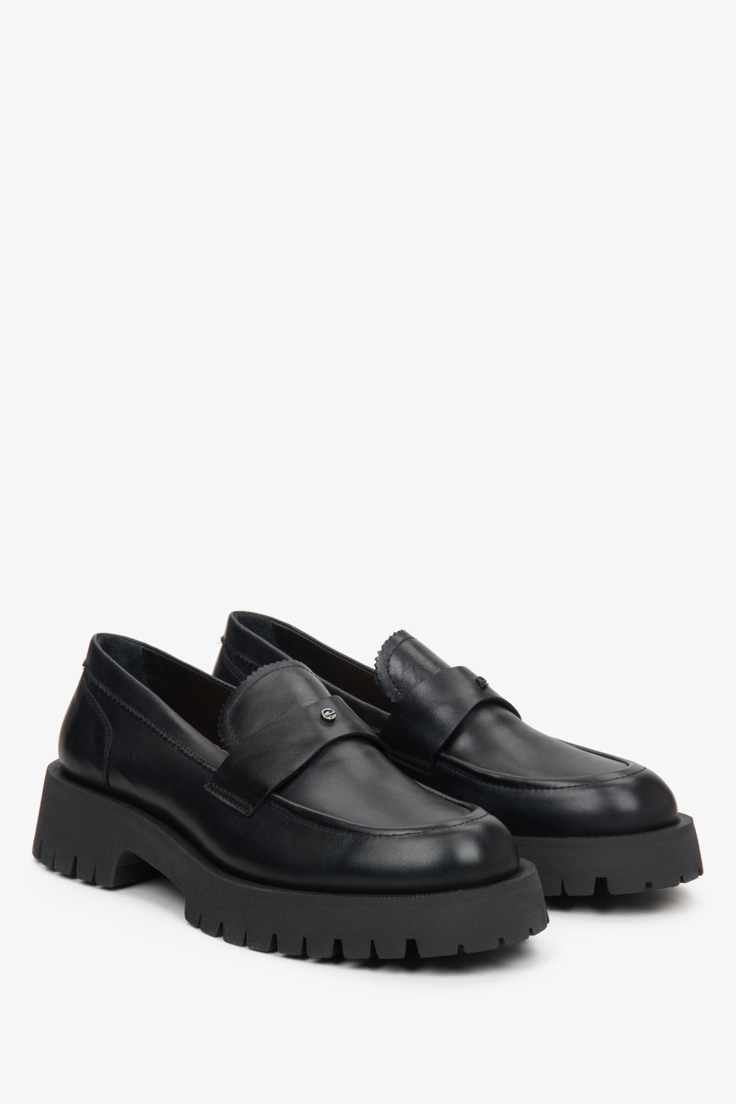 Schwarze Damen-Plateau-Loafer, gefertigt aus hochwertigem italienischem Echtleder.