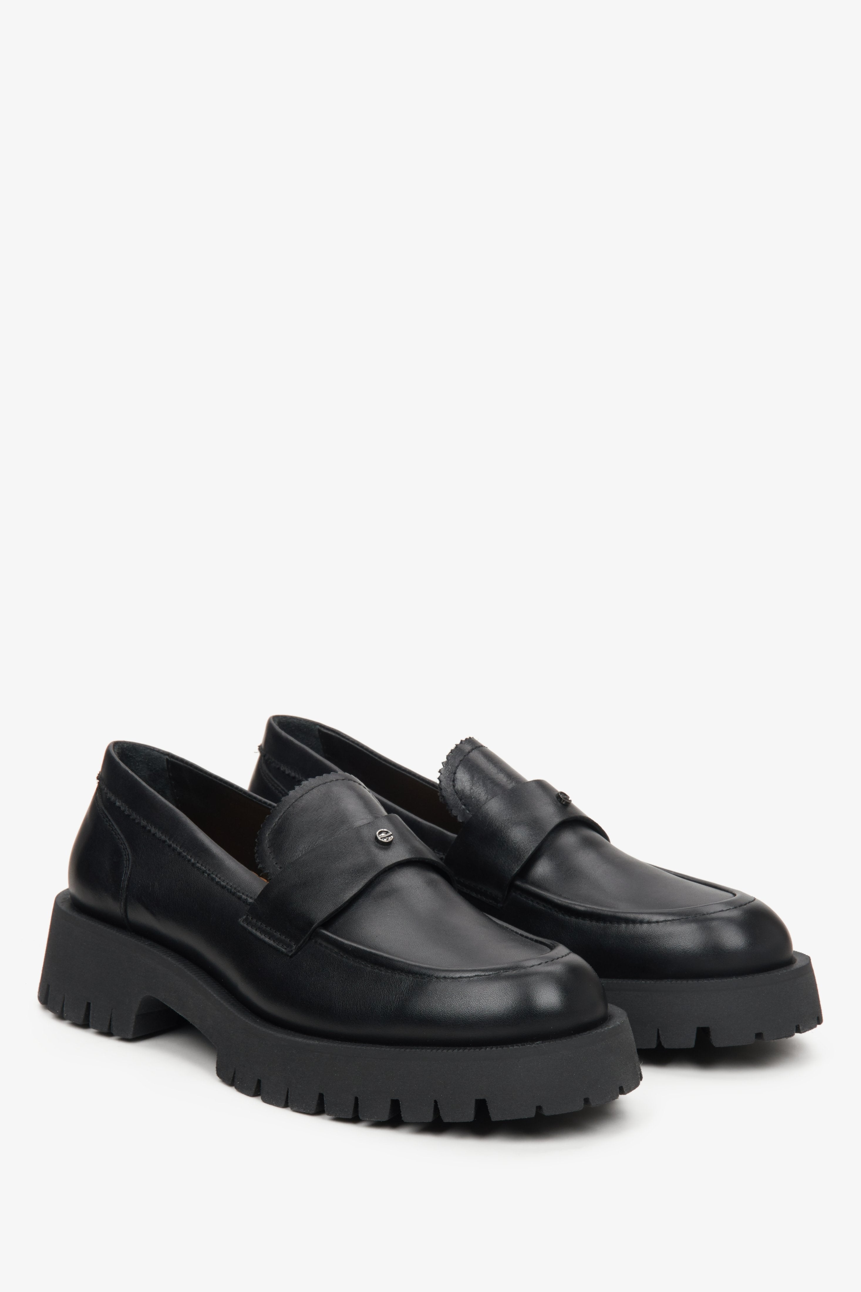 Schwarze Damen-Plateau-Loafer, gefertigt aus hochwertigem italienischem Echtleder.