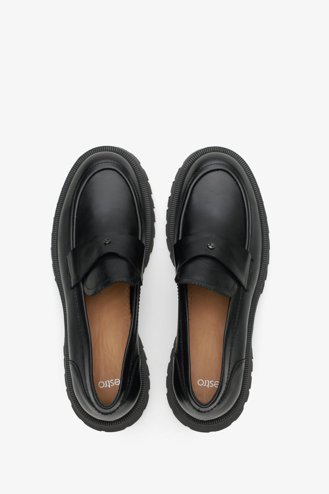 Der Estro Plateau-Loafer ER00111511 – eine moderne Interpretation des Klassikers mit urbanem Flair.