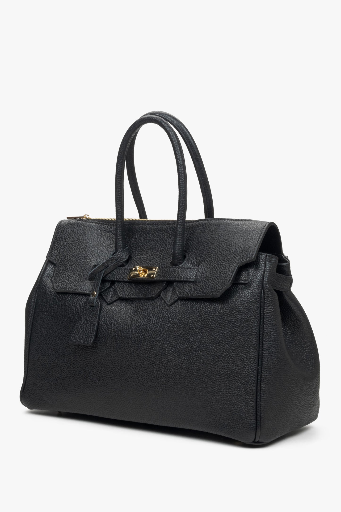 Die Estro Henkeltasche ER00111469 in klassischem Schwarz – ein Symbol für Premium-Qualität.