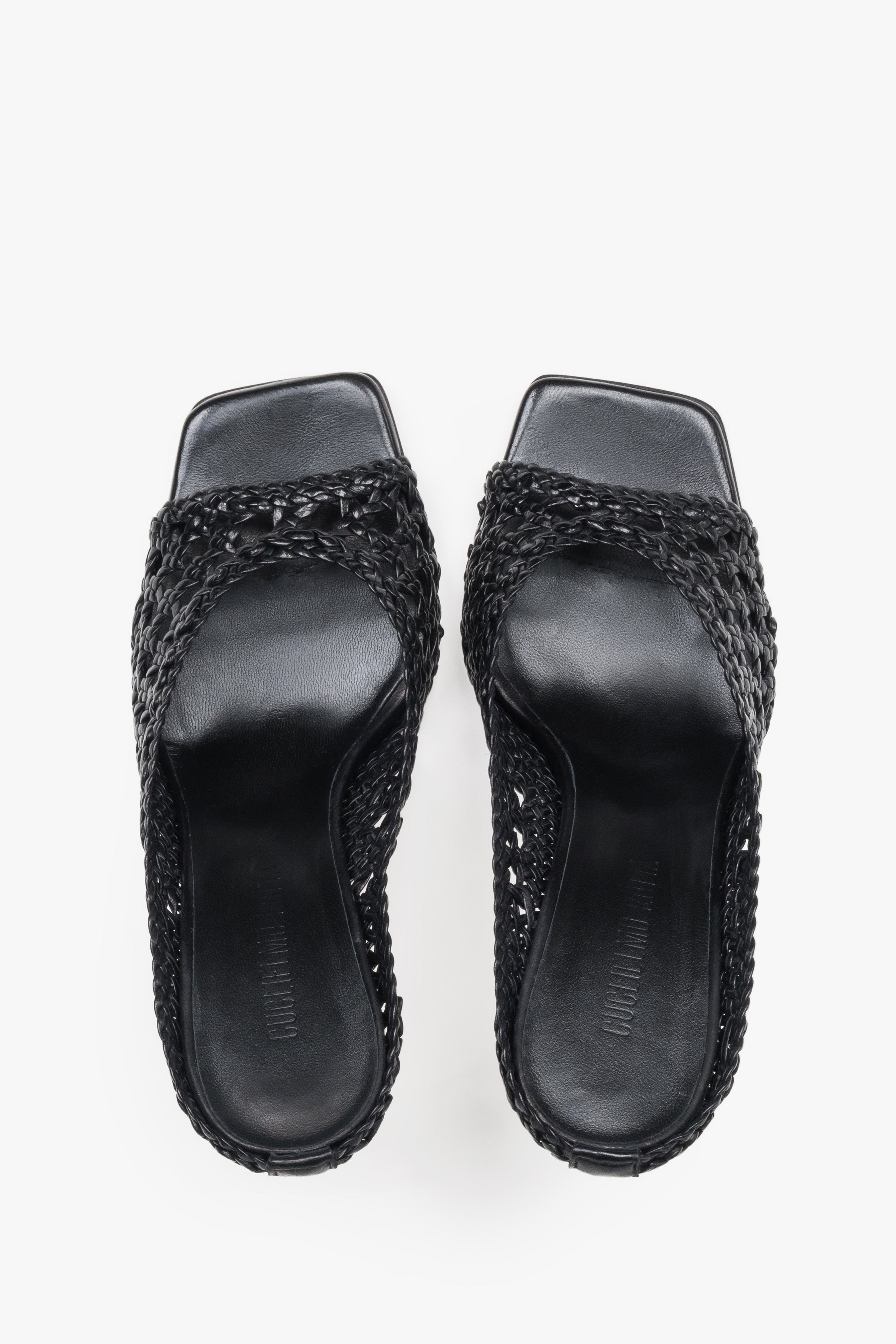 Paar schwarze Mules von Guglielmo Rotta von oben