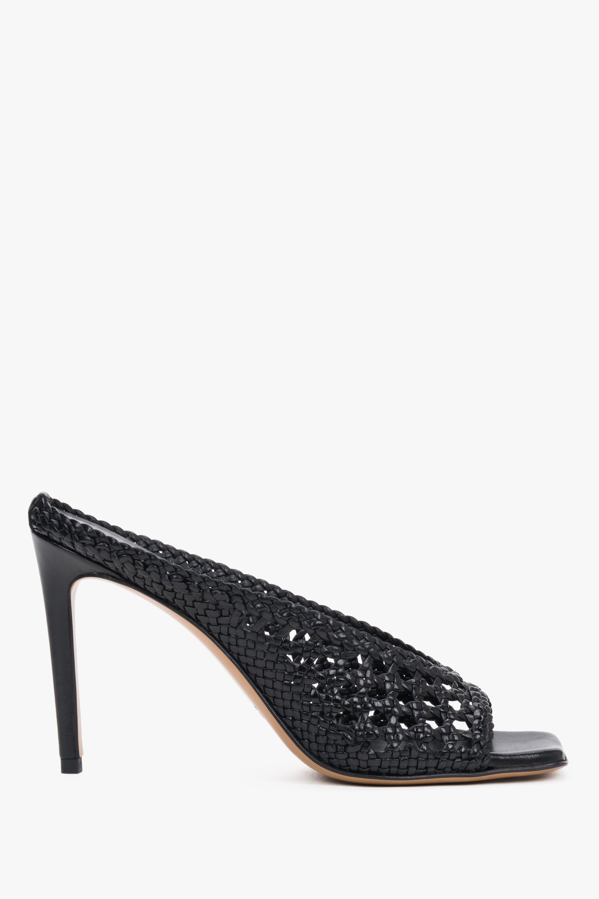 Schwarze Designer-Mules aus italienischem Premium-Leder im Detail