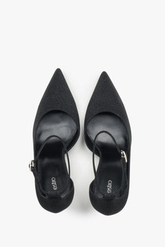 Hochwertige schwarze Lederschuhe mit hohem Absatz i dekorativem Element. 