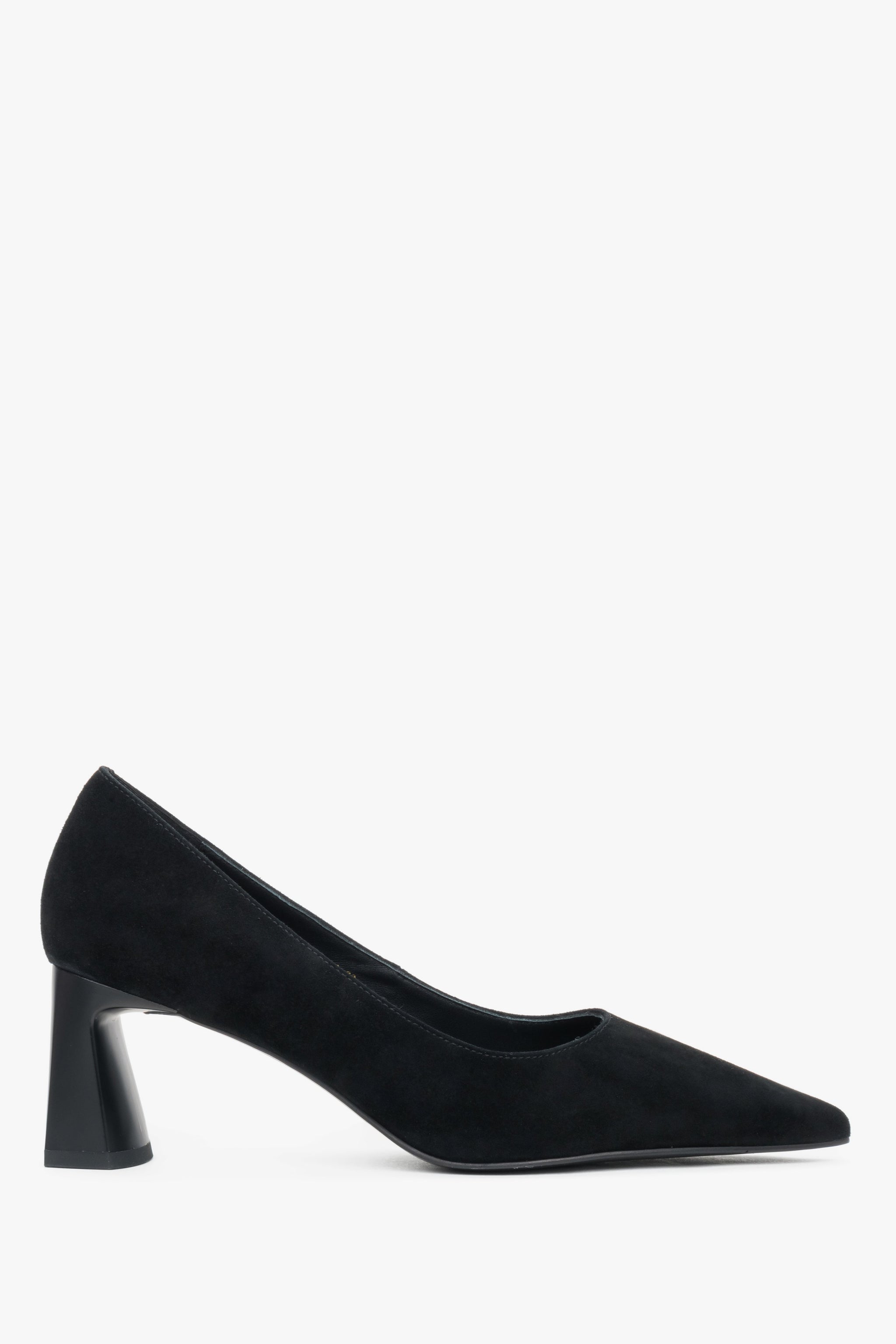 Schwarze Damen-Pumps aus Veloursleder mit spitzer Zehenpartie.