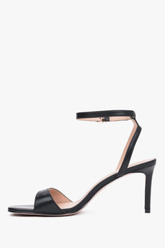 Schwarze Damen-Sandalen aus echtem Leder mit feinen Riemchen.