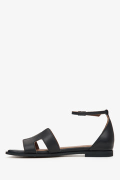 Sandalen schwarz Damen – Seitenansicht.