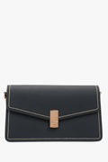 Schwarze Leder-Schultertasche mit goldfarbenen Akzenten Estro ER00117249.