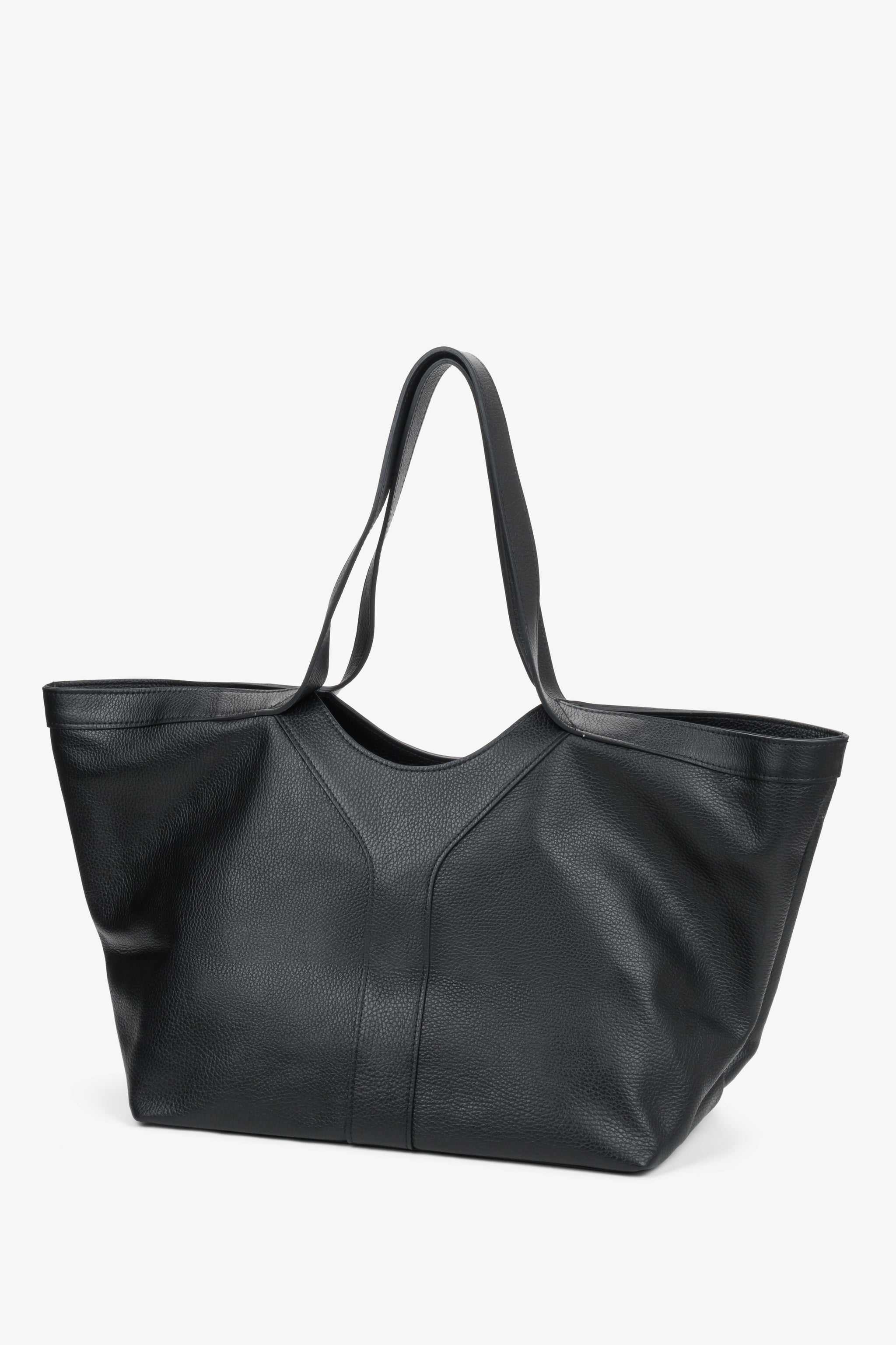 Seitenansicht des schwarzen Estro Shoppers mit stabilen Tragehenkeln i elegantem Design. 