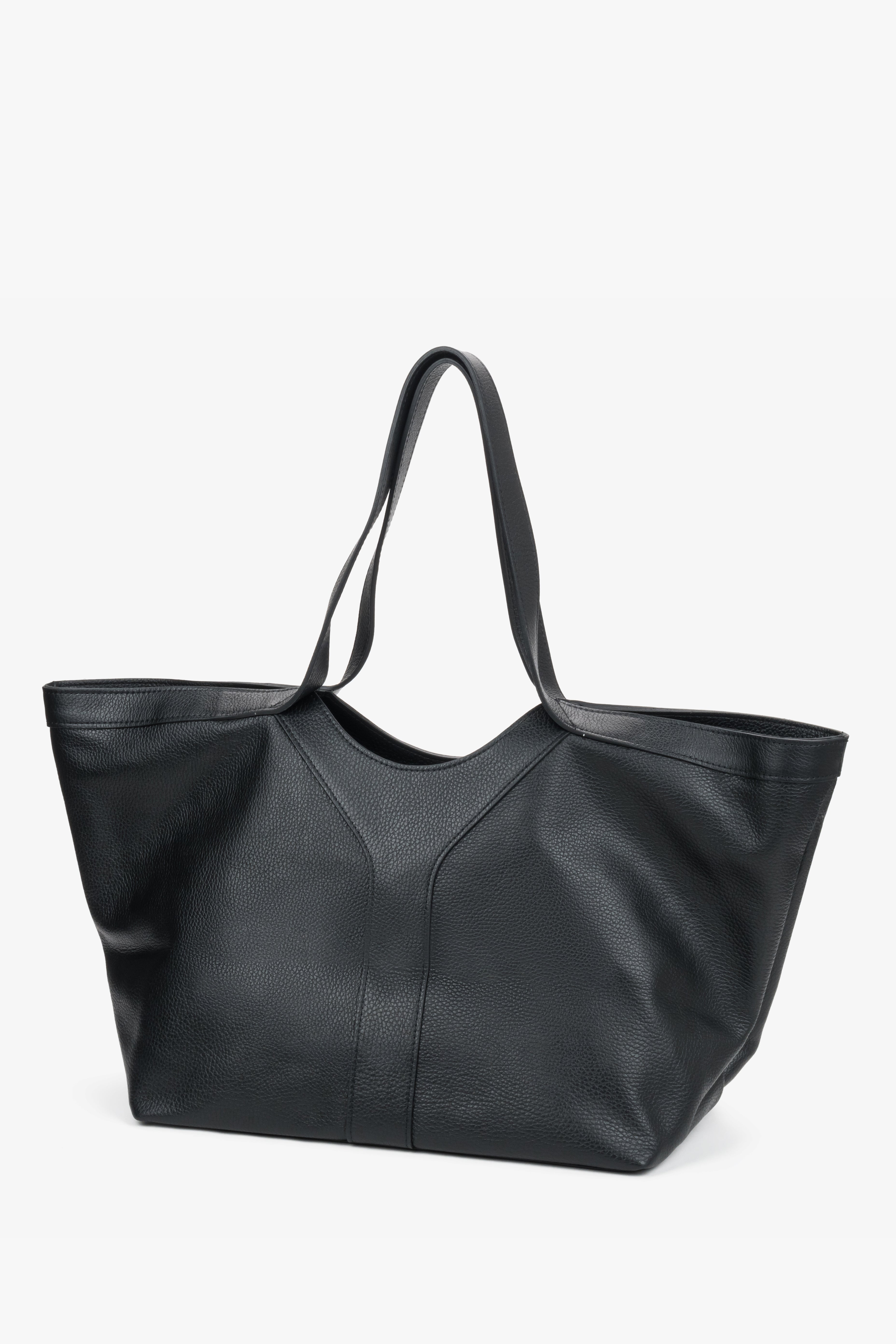 Seitenansicht des schwarzen Estro Shoppers mit stabilen Tragehenkeln i elegantem Design. 