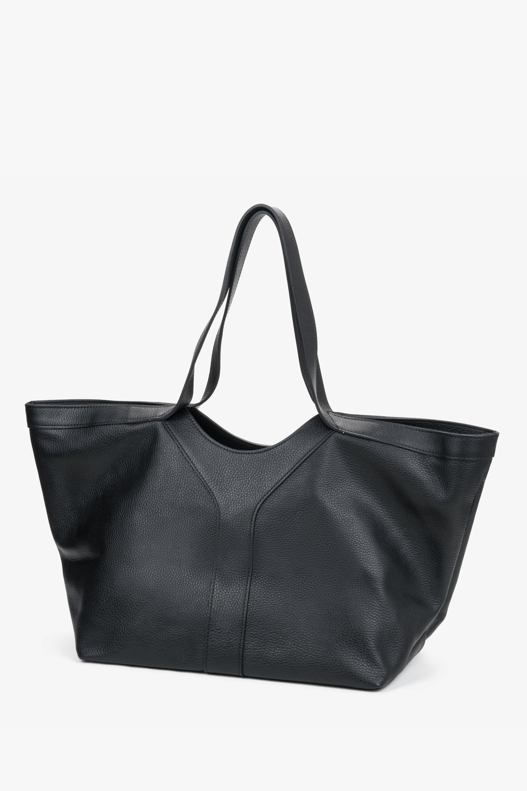 Seitenansicht des schwarzen Estro Shoppers mit stabilen Tragehenkeln i elegantem Design. 