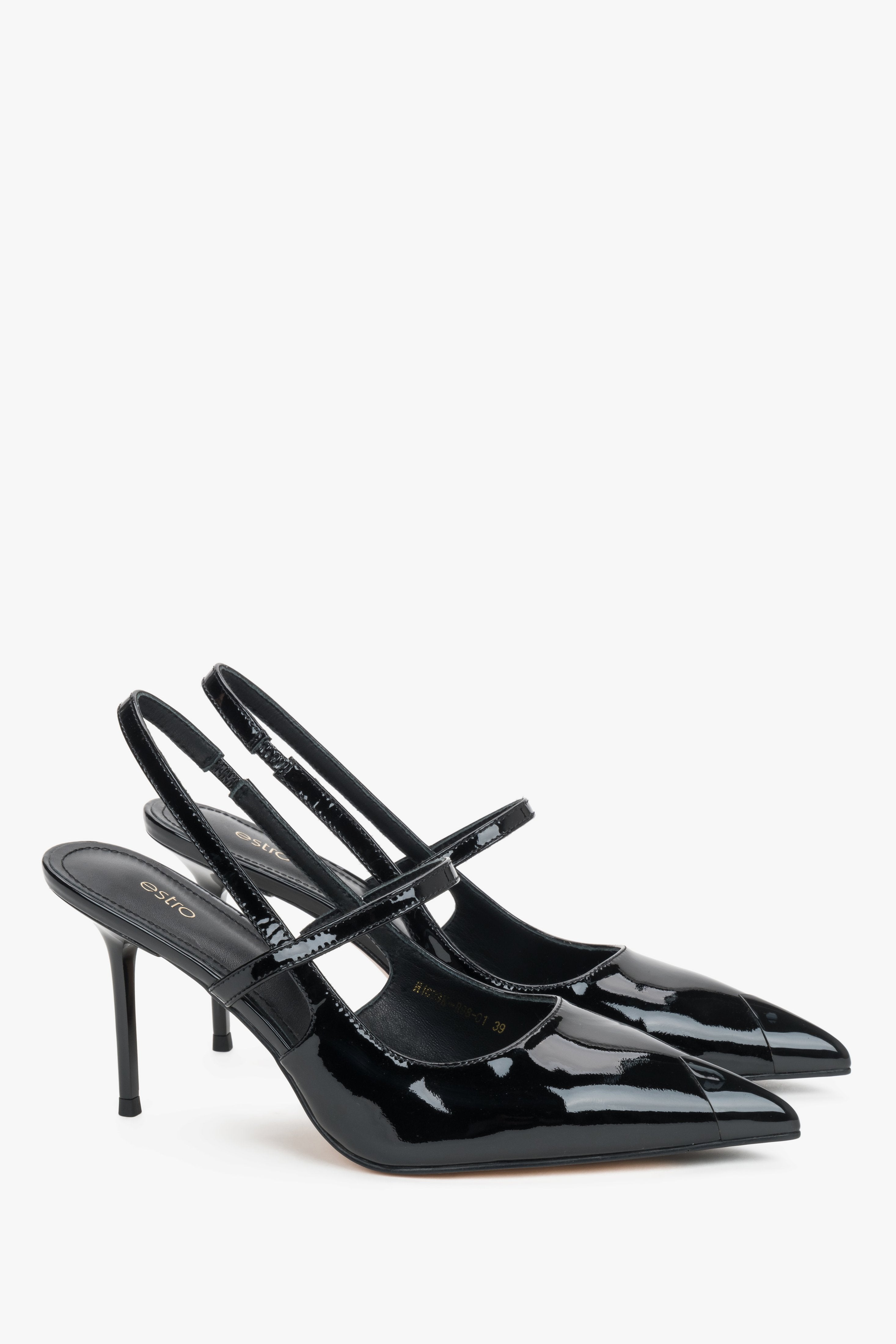 Seitenansicht der schwarzen Slingback-Pumps aus Lackleder von Estro