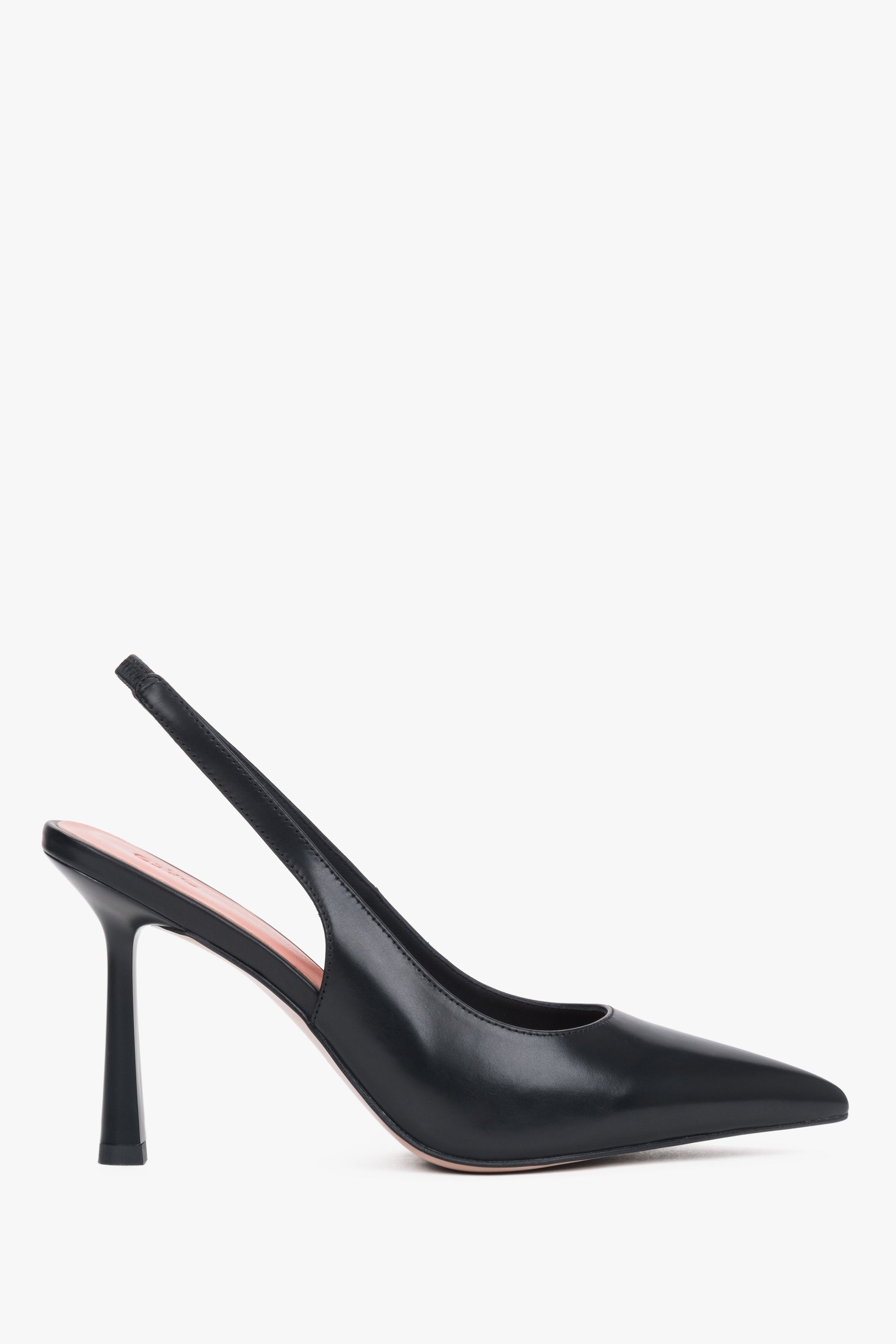 Seitliche Ansicht der schwarzen Slingback-Pumps aus Leder mit 9,5 cm Stiletto-Absatz.