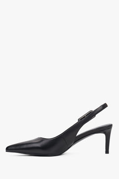 Seitenansicht der schwarzen Slingback-Pumps aus Leder von Estro