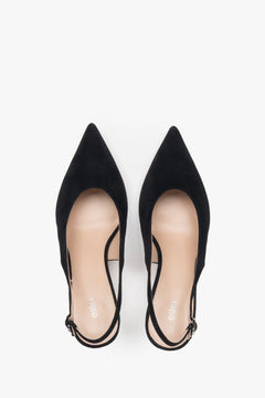 Schwarze Velour-Pumps mit Fersenriemen von Estro.