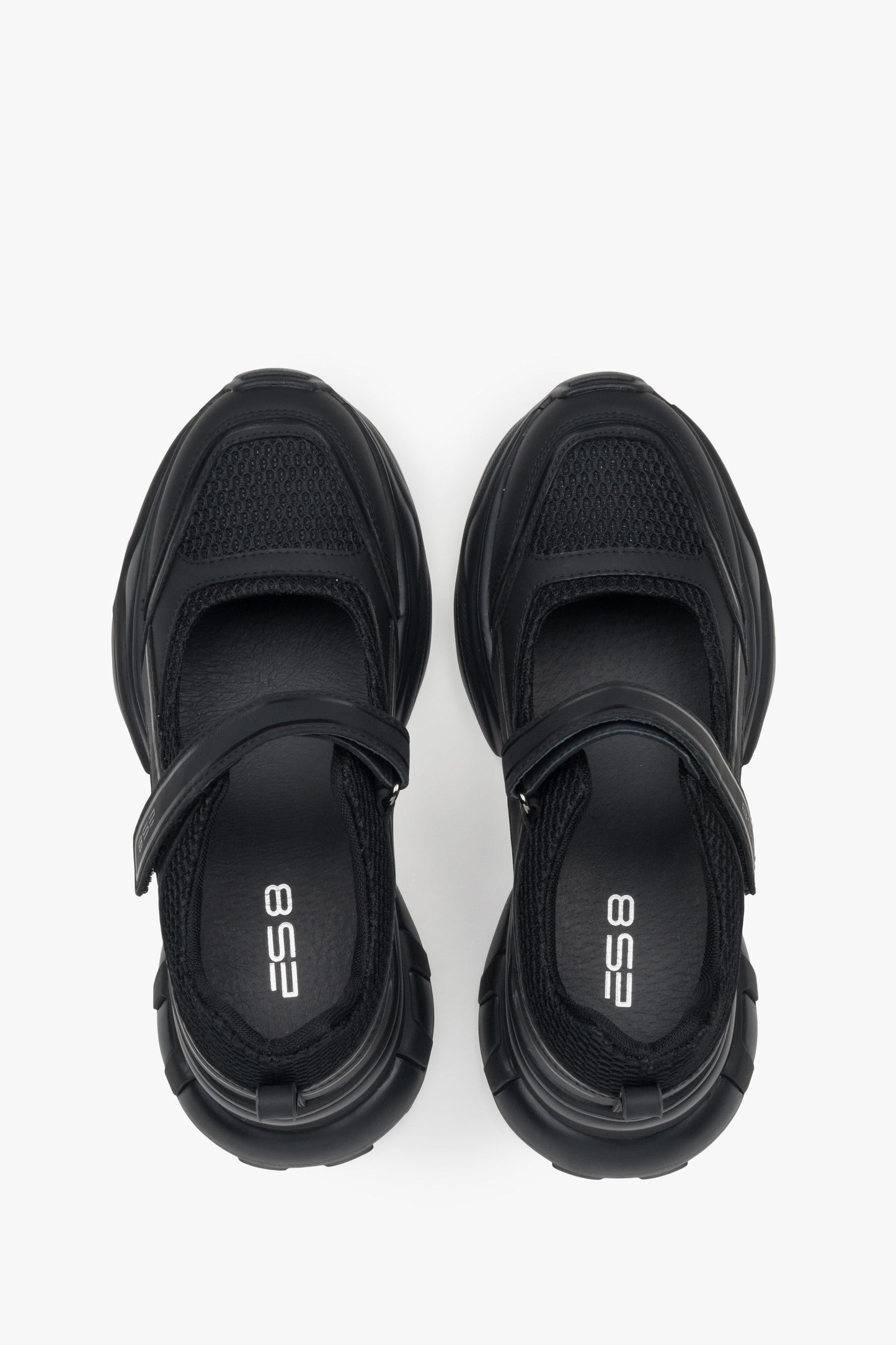 Bequeme schwarze Damen-Sneaker ES8, die den Stil von Sandalen und Sneakers vereinen, aus Leder und atmungsaktiven Materialien – perfekt für den Alltag und den Urlaub.