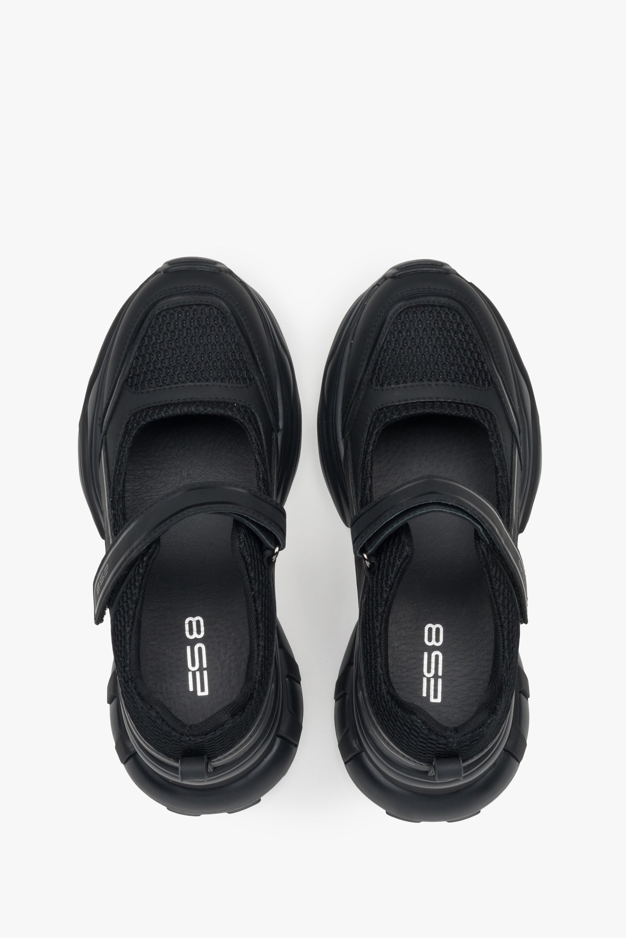 Bequeme schwarze Damen-Sneaker ES8, die den Stil von Sandalen und Sneakers vereinen, aus Leder und atmungsaktiven Materialien – perfekt für den Alltag und den Urlaub.