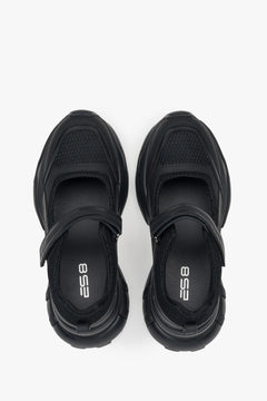 Bequeme schwarze Damen-Sneaker ES8, die den Stil von Sandalen und Sneakers vereinen, aus Leder und atmungsaktiven Materialien – perfekt für den Alltag und den Urlaub.
