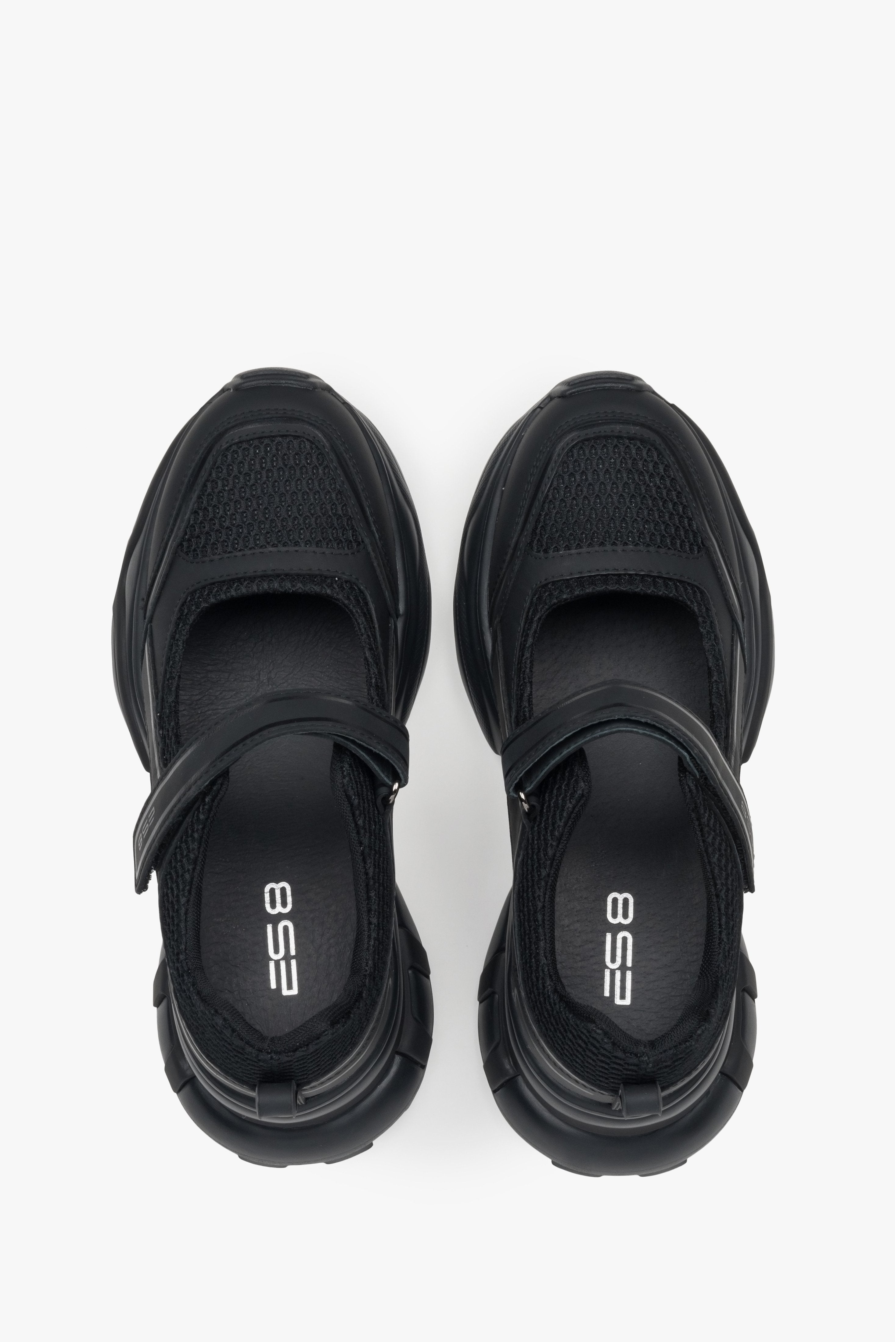Bequeme schwarze Damen-Sneaker ES8, die den Stil von Sandalen und Sneakers vereinen, aus Leder und atmungsaktiven Materialien – perfekt für den Alltag und den Urlaub.