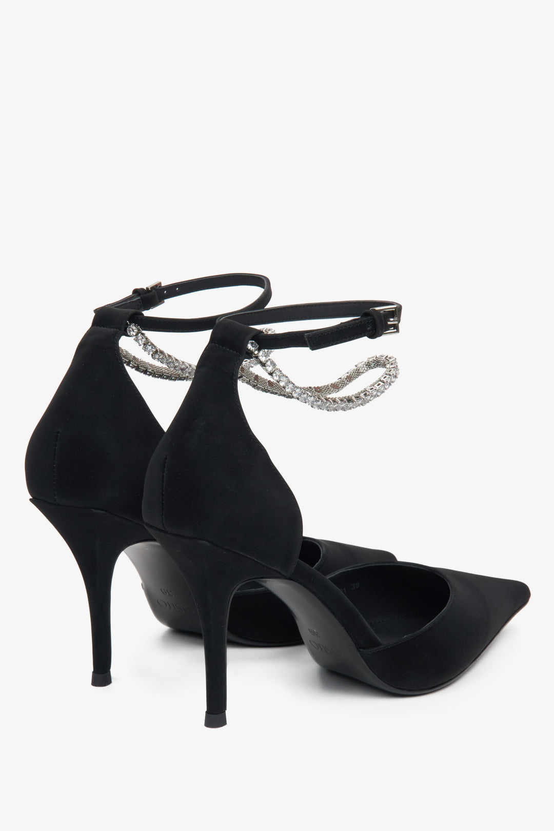 Spitze Damen-Pumps aus strukturiertem Leder mit funkelnden Kristallen.