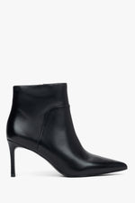Elegante schwarze Ankle Boots mit Pfennigabsatz und spitzer Zehenpartie.