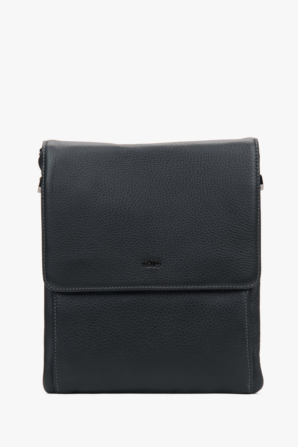 Frontale Ansicht der schwarzen Tablet-Tasche aus genarbtem Leder mit geschlossener Magnetklappe