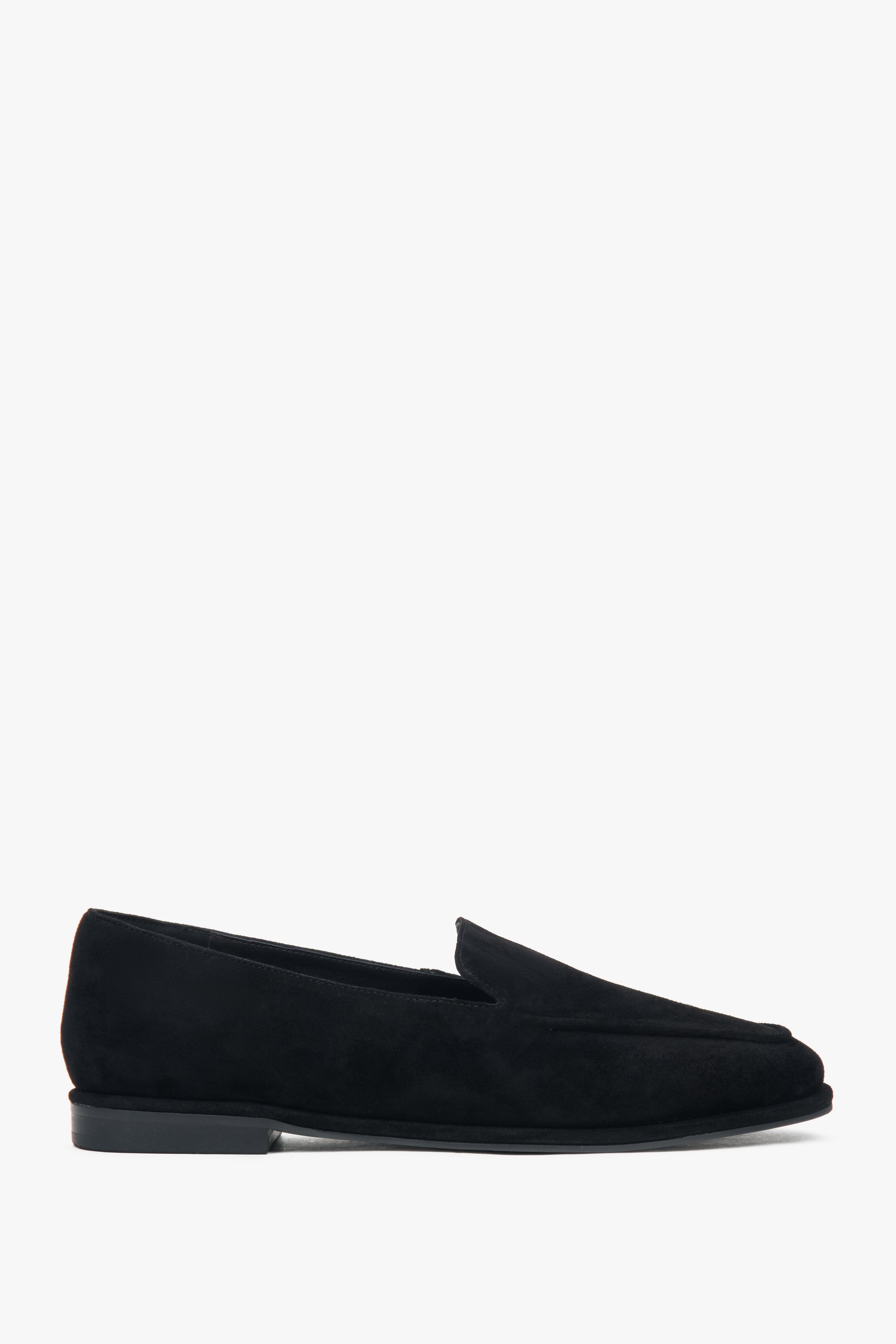 Schwarze Damen-Mokassins aus echtem Veloursleder von Estro.