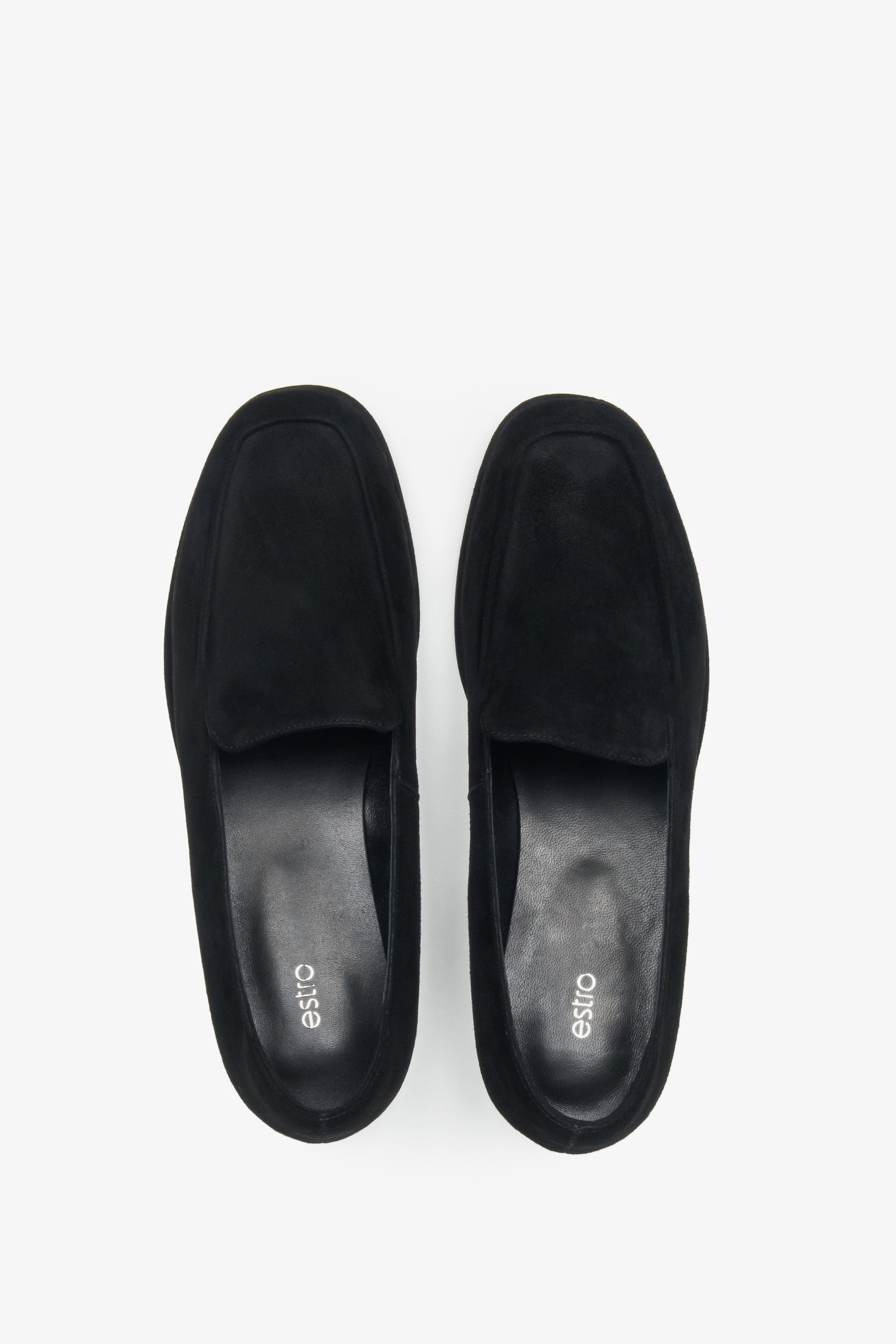 Seitenansicht der schwarzen Damen-Mokassins mit minimalistischem Design.
