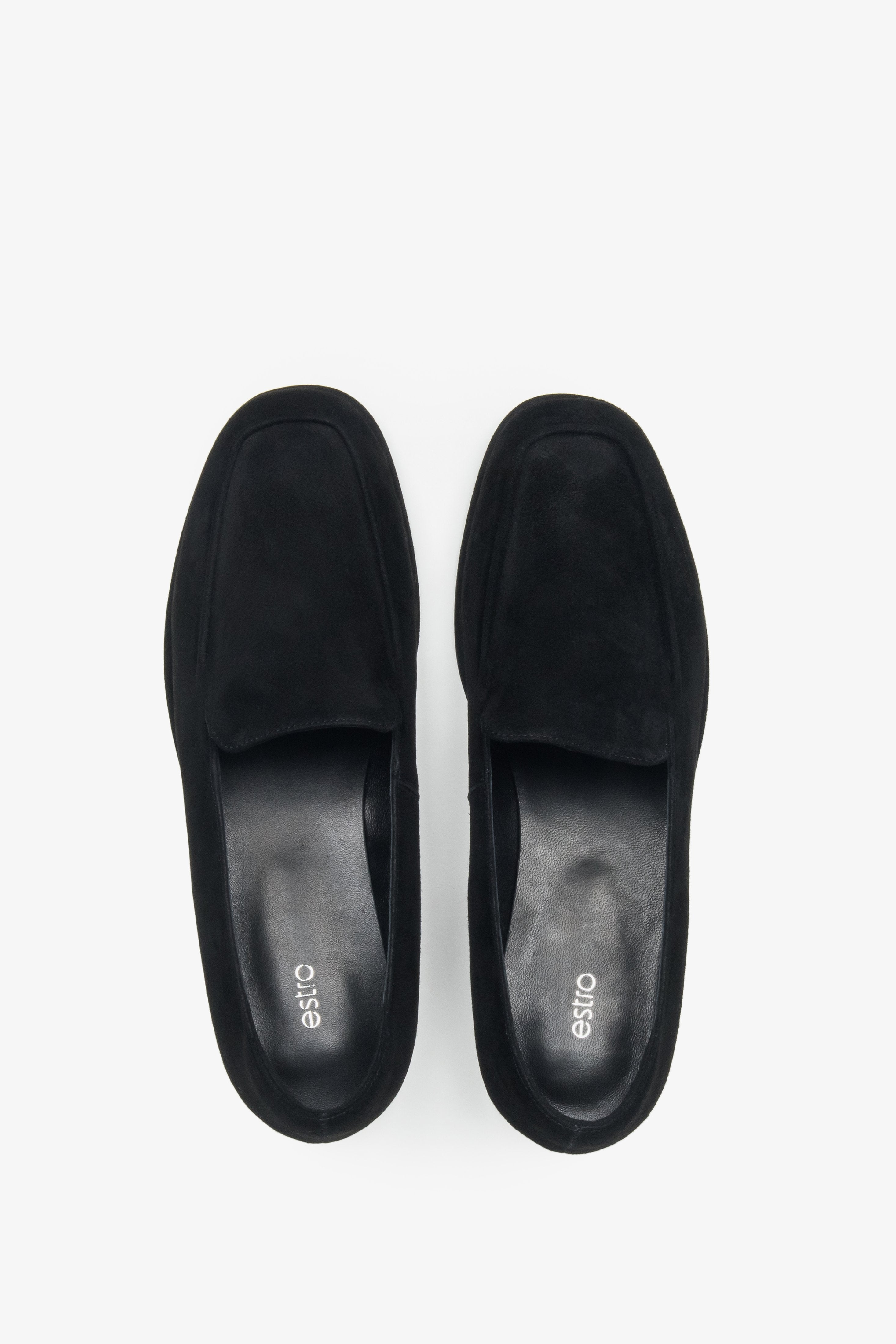 Seitenansicht der schwarzen Damen-Mokassins mit minimalistischem Design.