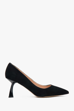 Schwarze Velours-Pumps für Damen mit spitzer Spitze Estro ER00117207.
