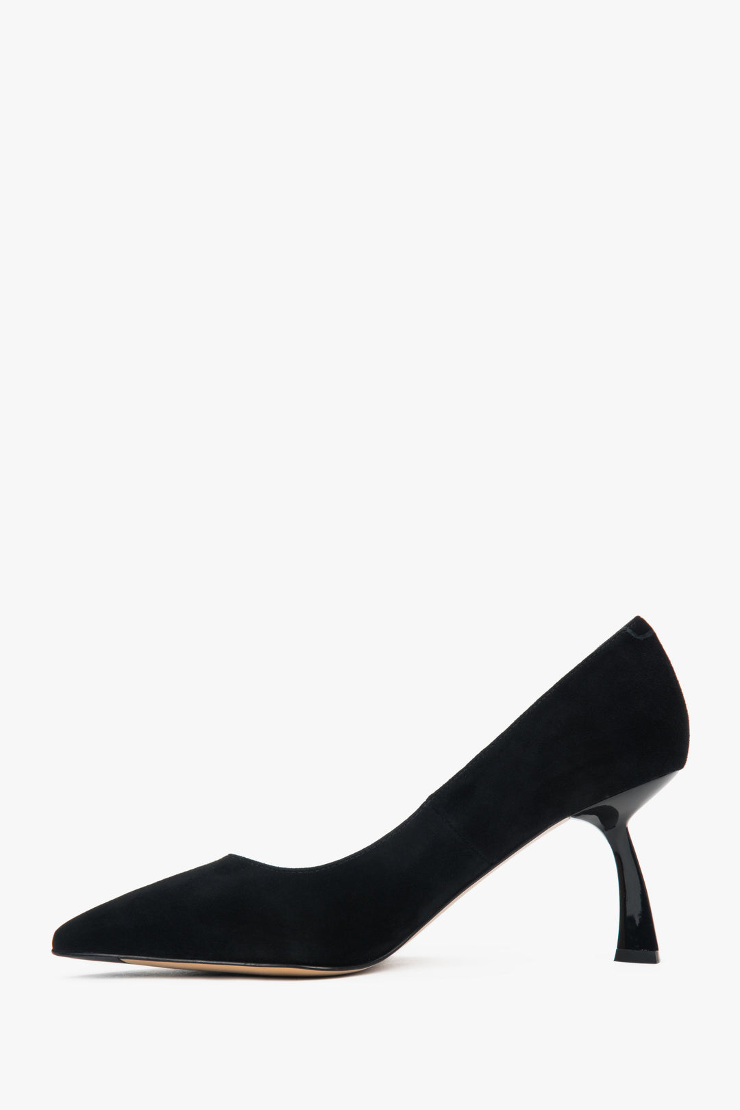 Stilvolle schwarze Damen-Stilettos von Estro aus weichem, natürlichem Veloursleder mit einer eleganten, spitzen Form.
