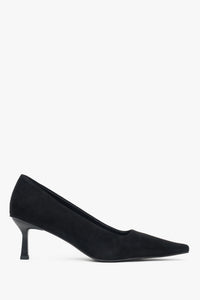 Schwarze Damen-Pumps mit spitzer Kappe aus weichem Velours Estro ER00118177.