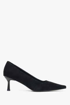 Schwarze Damen-Pumps mit spitzer Kappe aus weichem Velours Estro ER00118177.