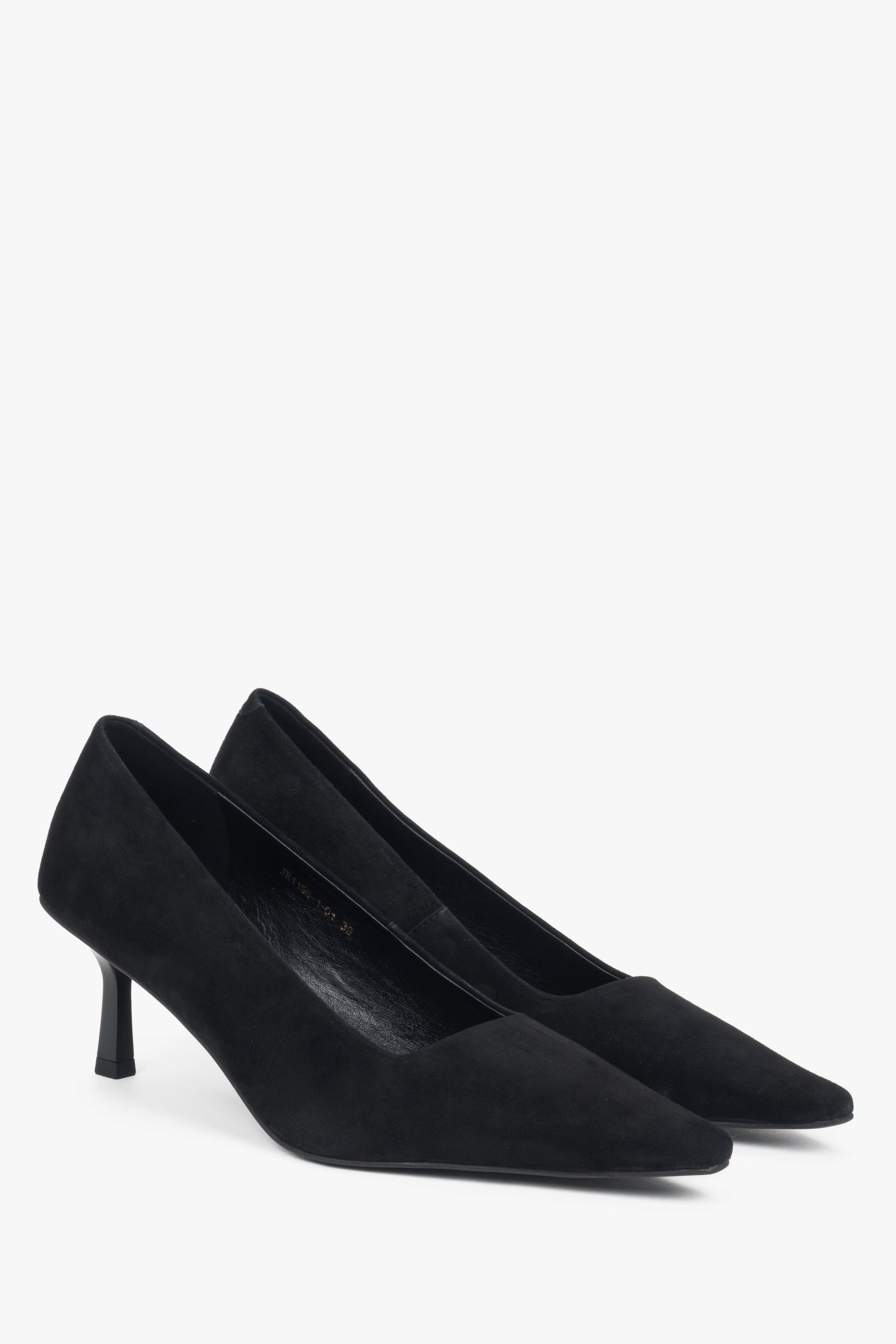 Schwarze Damen-Pumps von Estro aus weichem Veloursleder z spitzer Zehenkappe.