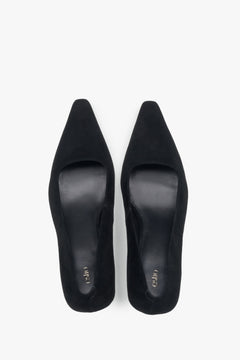Elegante schwarze Absatzschuhe aus weichem Wildleder für festliche Anlässe.