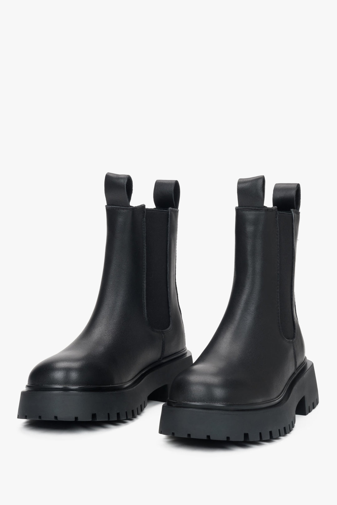 Schwarze Chelsea-Boots für Damen aus Leder, entworfen von Estro.