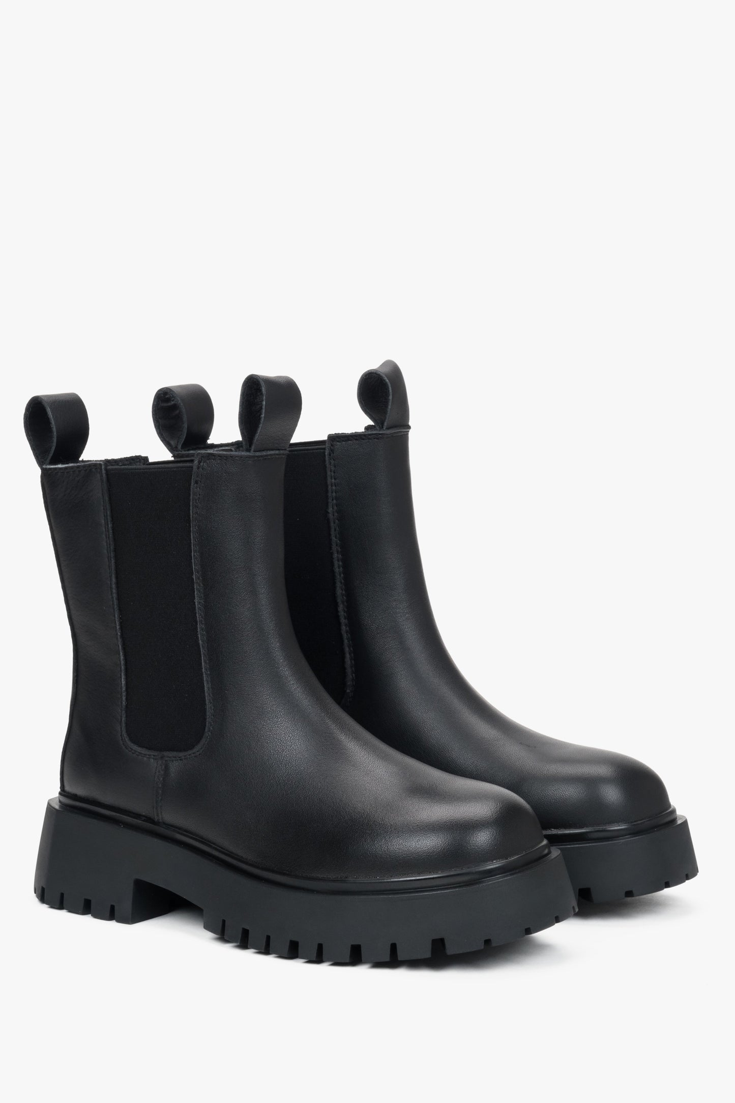 Damen-Chelsea-Boots in Schwarz aus Leder, gefertigt von Estro.
