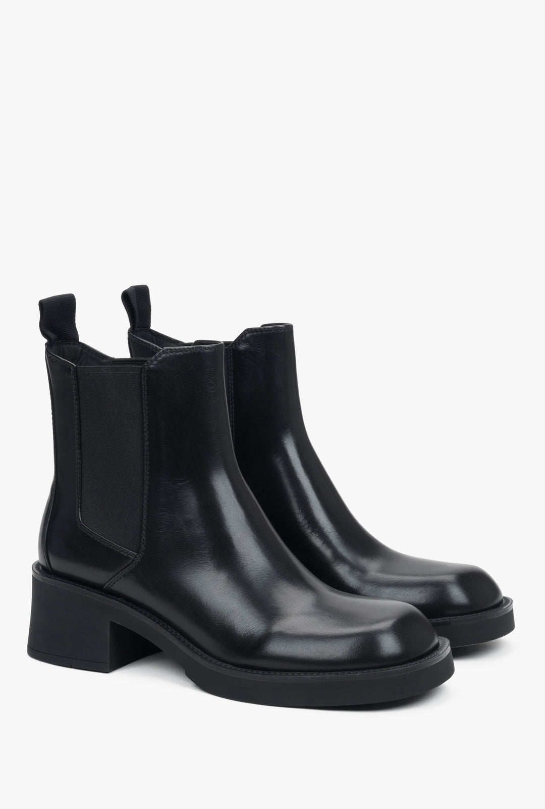 Schwarze Damen-Chelsea-Boots von Estro aus echtem Leder mit komfortablem Absatz.