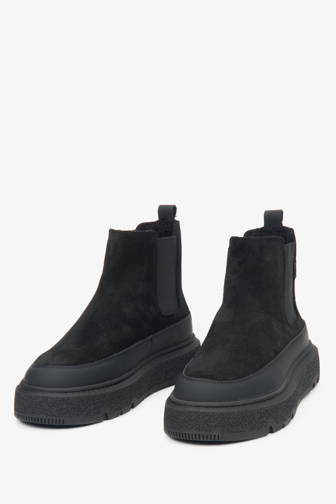 Schwarze Winter-Chelsea-Boots für Damen mit Fellfutter von Estro – Draufsicht des Modells.