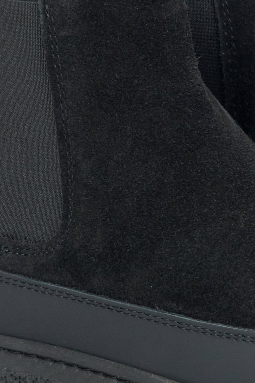 Schwarze Damen-Chelsea-Boots aus echtem Velours von Estro – Details.