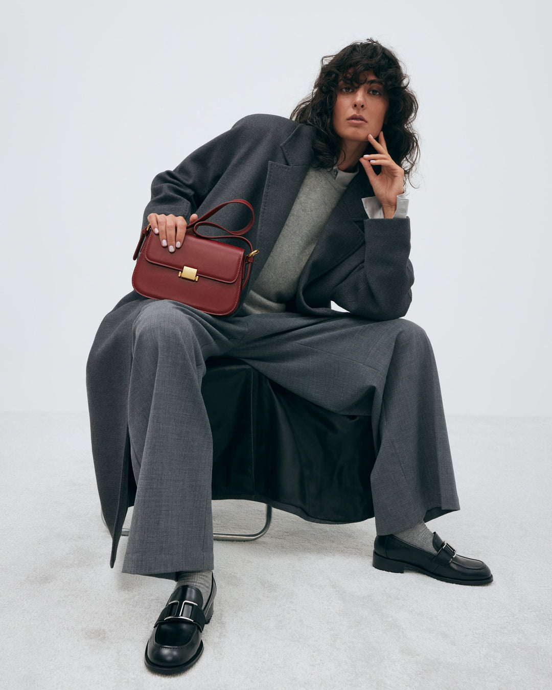 Schwarzer Damen-Pennyloafer aus Echtleder mit eleganter Schnalle Estro ER00115996.