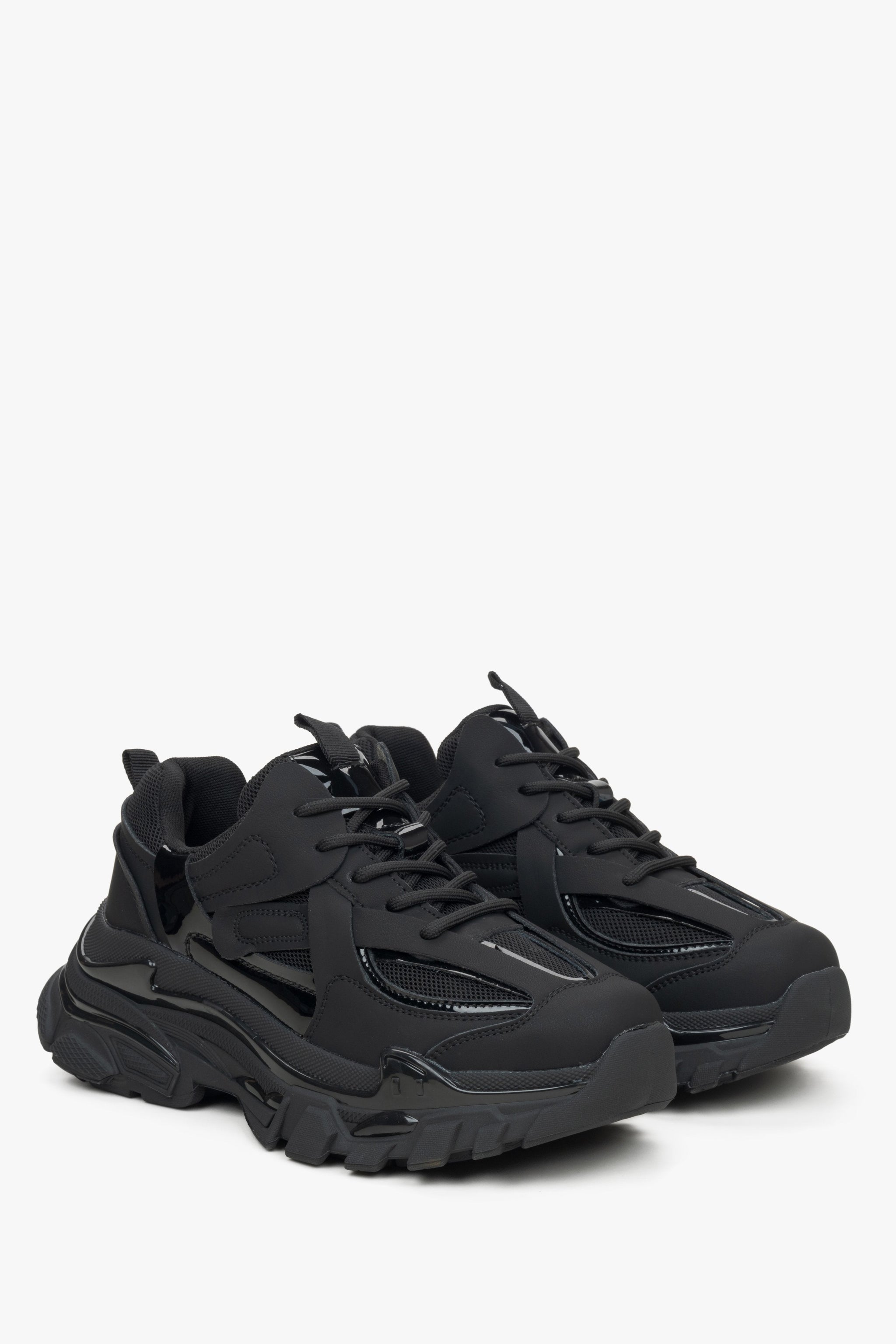 Schwarze Damen-Sneaker aus der Sports-Linie ES 8, entworfen für Frühling und Herbst.