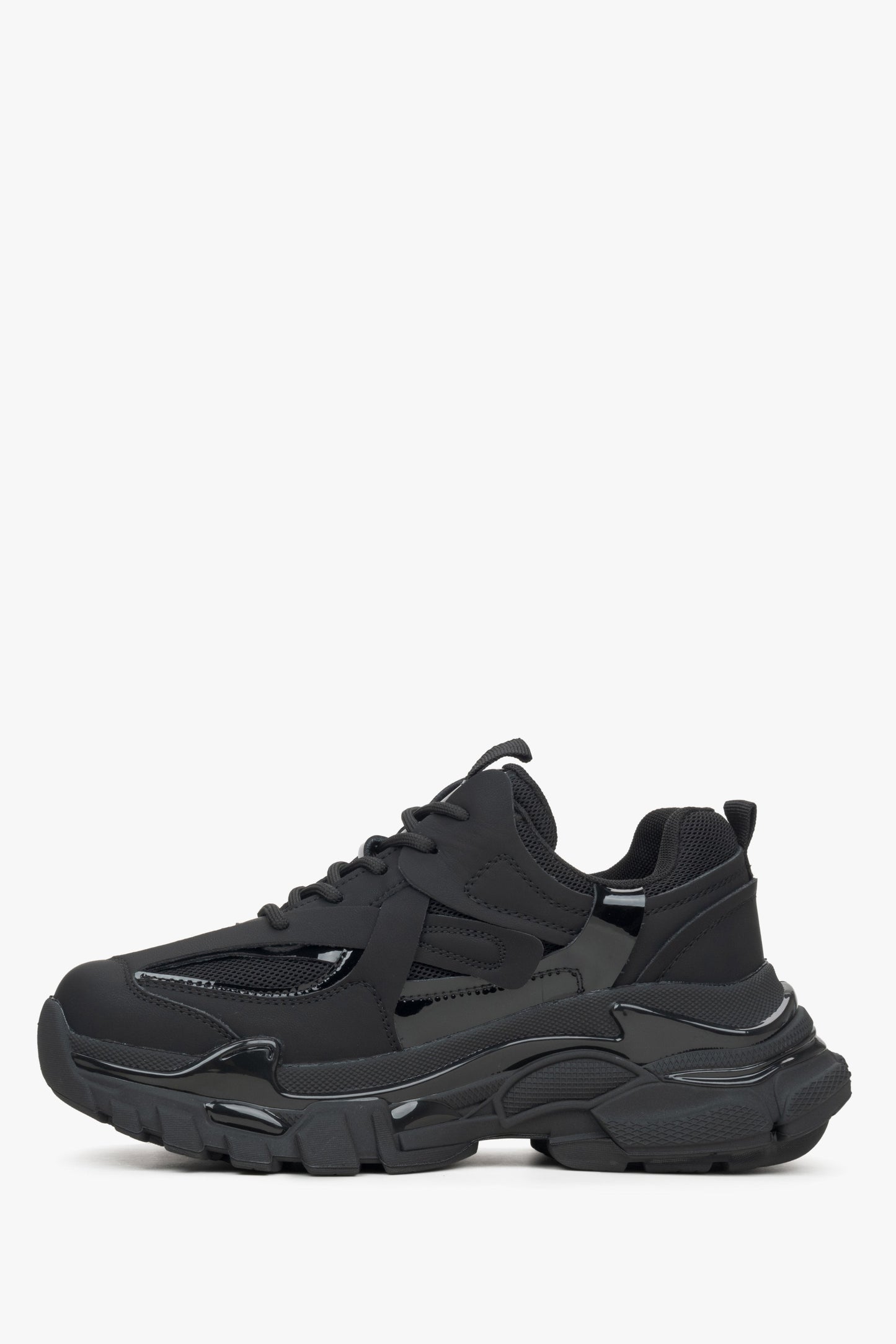 Schwarze Damen-Sneaker mit klobiger Sohle, Modell ES 8 – geeignet für Frühling und Herbst.