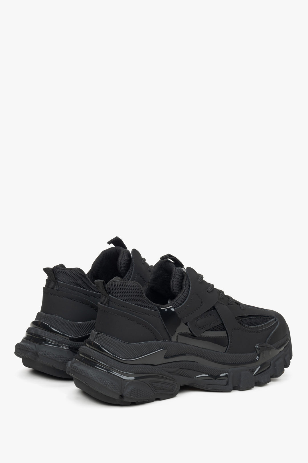 Schwarze Damen-Sneaker ES 8 für Frühling und Herbst – Nahaufnahme der Ferse und Seitenpartie.