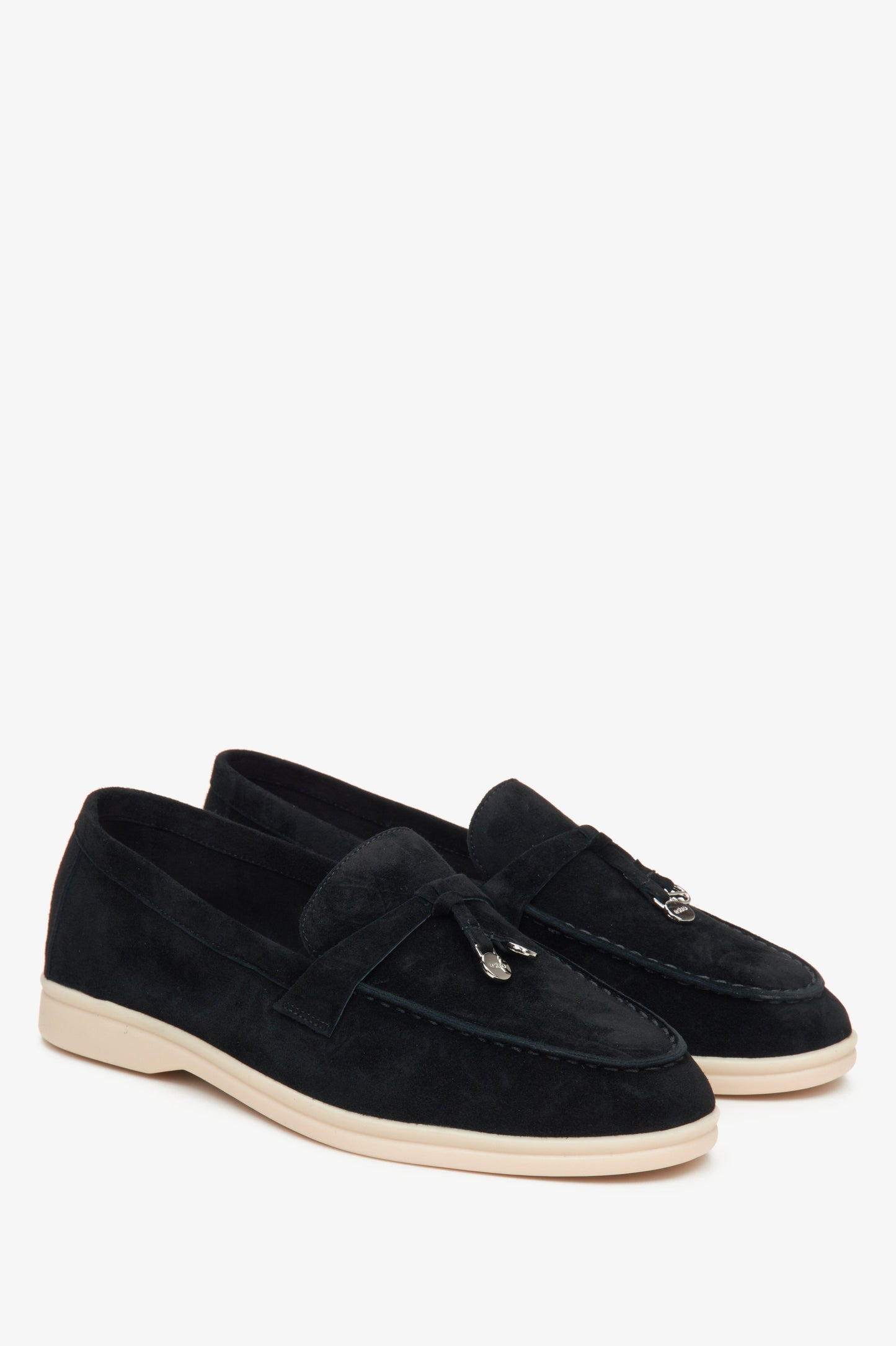 Estro Damen-Slipper aus schwarzem Velours.