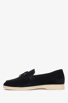 Estro schwarze Velours-Damen-Slipper – Seitenansicht des Schuhs.