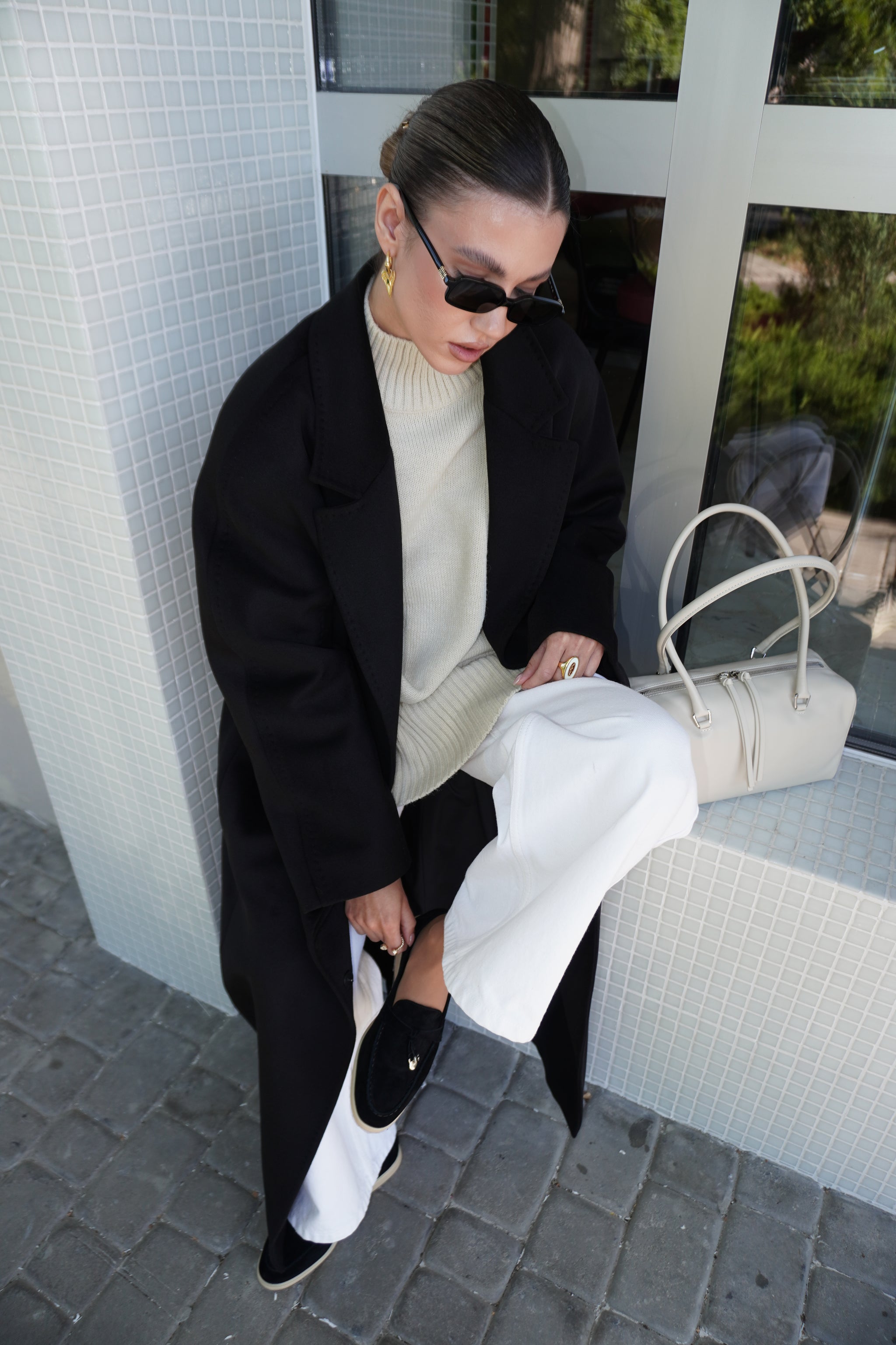 Estro schwarze Velours-Damen-Slipper.