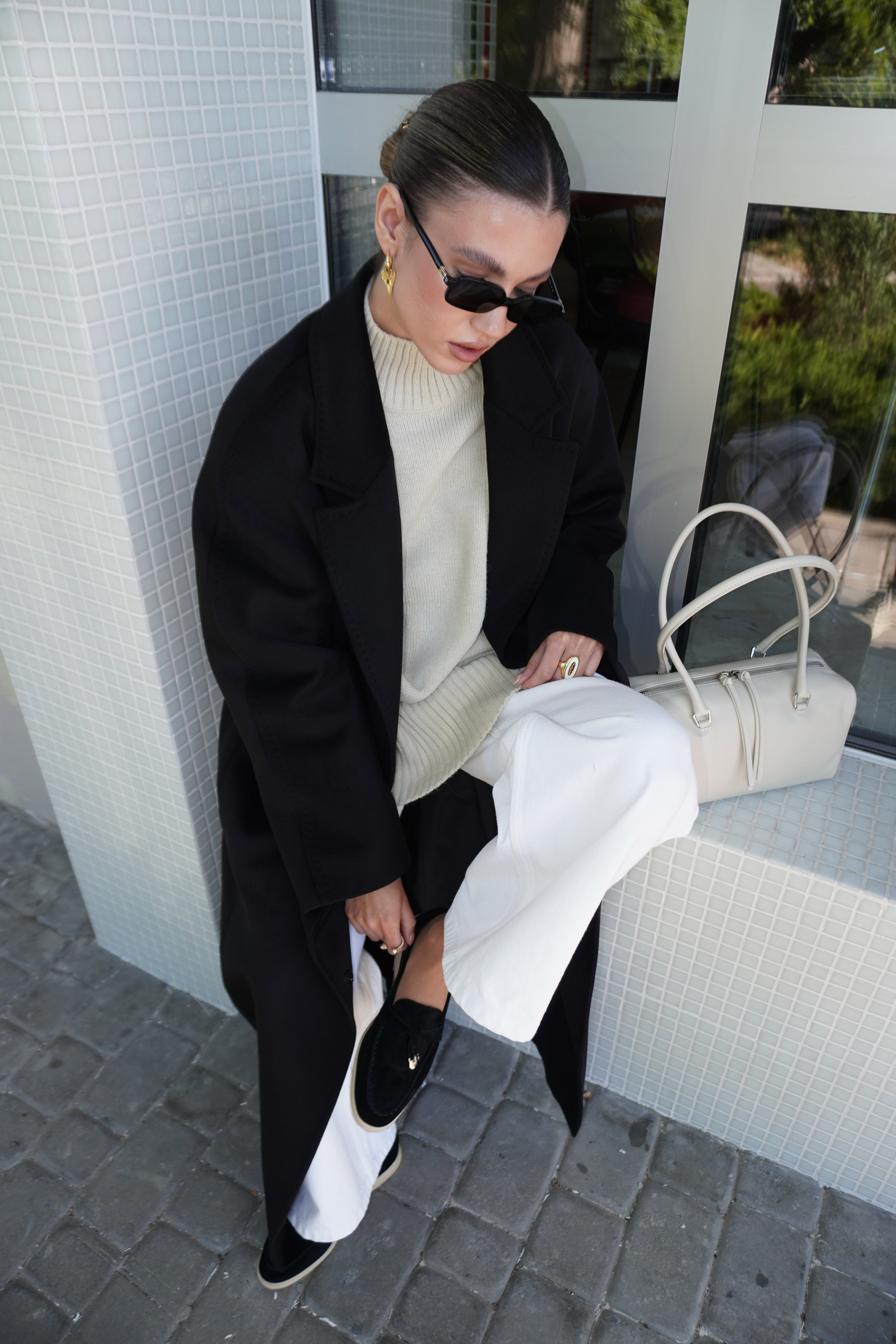 Estro schwarze Velours-Damen-Slipper.