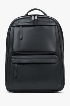 Frontale Ansicht des schwarzen Herren-City-Rucksacks aus Echtleder und Textilmaterial